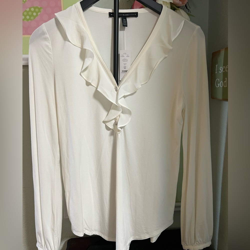 รWT White House Black Market Cream Ruffled Blouse #038